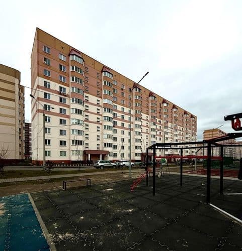 В продаже светлая, уютная однокомнатная квартира в одном из лучших спальных районов г. Гомеля, в тихом месте общей площадью по СНБ 48,8 м2, на ко...