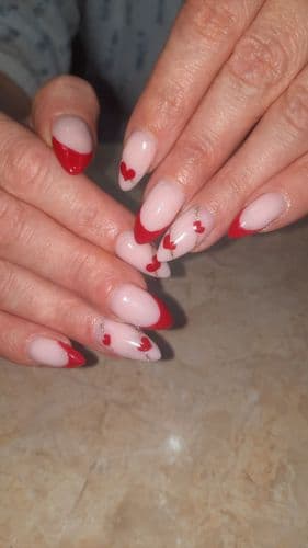 Маникюр,  наращивание ногтей,  коррекция...