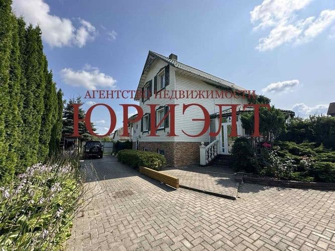 Предлагаются к продаже два уникальных дома, расположенные на смежных участках в престижной коттеджной застройке рядом с активно развивающимся микрорай...