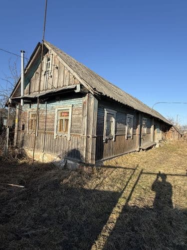 Сдам дом с хозпостройками и гаражом большой Огороженный участок можно под ремонт мебели