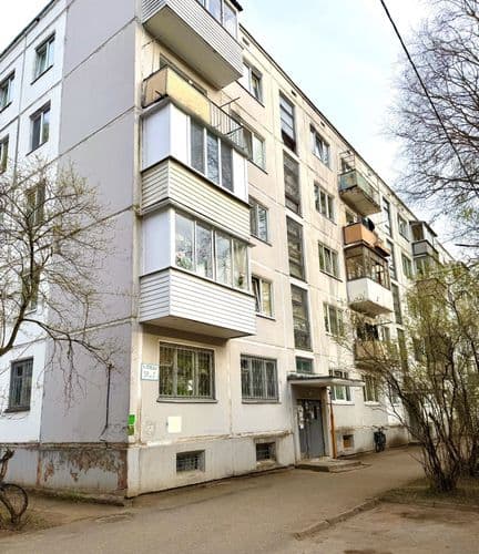 Продаётся 2-комнатная квартира по ул.Правды дом 39 корпус 2. Квартира расположена на 1-ом этаже в 5-ти этажном панельном доме 1968 года постройки. ...