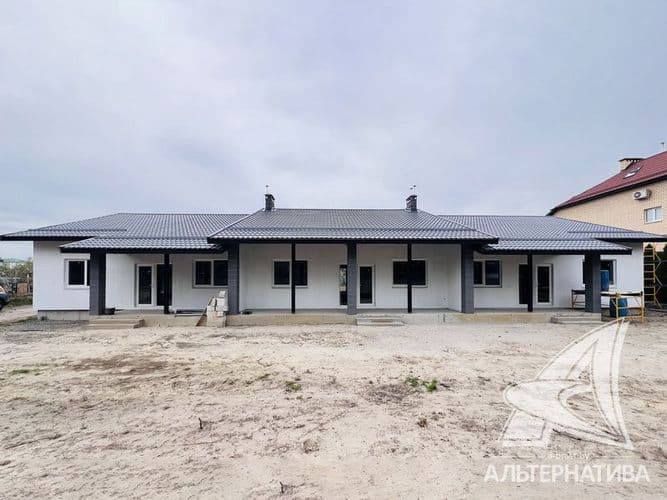 Таунхаус в г.Бресте. 2026 г.п. 1 этаж. Общ.СНБ - 101,1 кв.м, общ.- 101,1 кв.м, жил.- 40,8 кв.м, кух.- 33,0 кв.м. 4 комнаты, высота потолка - 2,73 м. С...