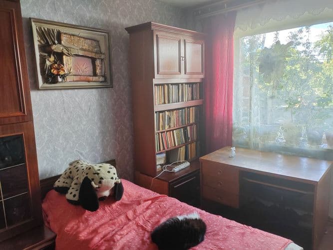 Аренда комнаты на длительный срок. Мебель, стиральная машина, плита, посуда, микроволновка, утюг, пылесос, wi-fi. В квартире живёт хозяйка. Также живё...