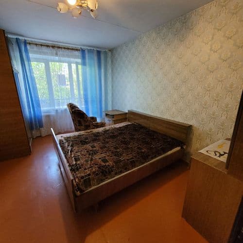 Сдаётся комната на длительный срок молодому человеку до 30 лет. Гражданину РБ. Во второй комнате живёт парень военнослужвщий срочной службы. Предоплат...