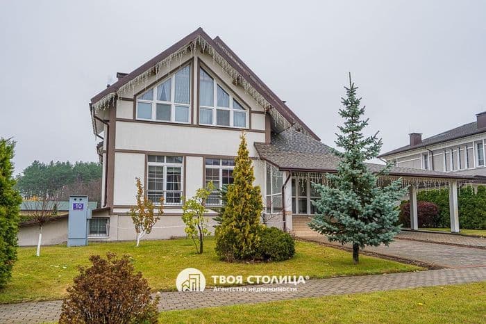 Сдается просторный и уютный коттедж в Минске – идеальное место для вашего отдыха и комфортного проживания. Этот трехэтажный дом с 7 комнатами предл...