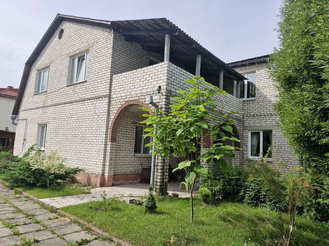 Продаётся дом в тихом центре столицы. Дом идеально подойдёт для семьи с детьми. В шаговой доступности несколько школ, гимназия, Дом творчества детей и...