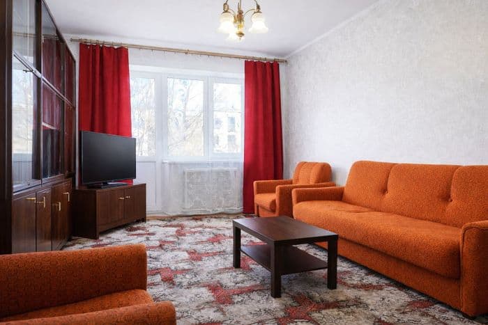 квартира в хорошем жилом состоянии, недавно сделан косметический ремонт. После ремонта никто не проживал. Установлены новые ПВХ-стеклопакеты: окно на...