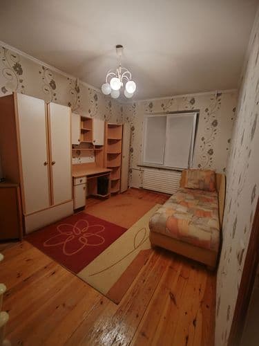 Сдается чистая и аккуратная комната в 4х комнатной квартире. Только порядочным и ответственным девушкам. В квартире есть все необходимое для комфортно...