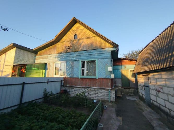 Продается квартира в блокированном жилом доме по адресу: г. Могилёв, пер. Весенний д.116, ( половина дома).Общая площадь 65,8. Площадь участка - 3 сот...