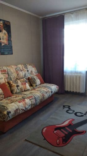 Комната сдаётся студентам-заочникам, командированным.Комната с балконом.Диван - кровать ,письменный стол, стул ,шкаф, постельные принадлежности (сменн...