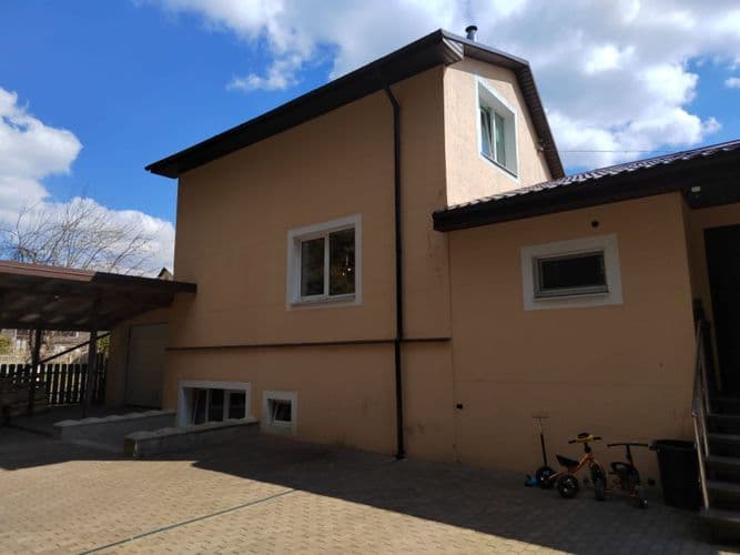 Сдадим дом в долгострочную аренду.Есть баня на дровах,газовое отопление,есть душевая кабина,мебель есть частично.Соседи живут не круглый год,дружелюби...