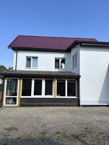 В продаже двухэтажный жилой дом, в Малой Боровке, общей площадью 133 м2. Дом вмещает на первом этаже: прихожую, гостиную, санузел, подсобные помещения...