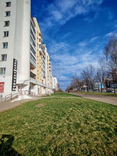 Продается четырёх комнатная квартира в кирпичном девяти этажном доме на 4 этаже. Дом расположен в удобной локации в районе Трио, детский сад во дворе,...